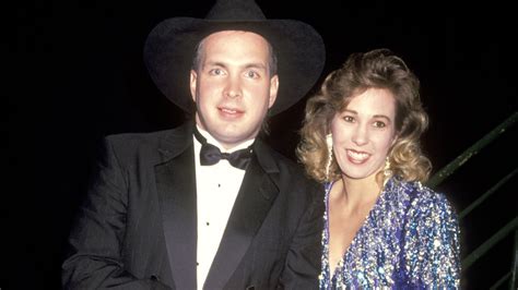 sandy 1st wife|garth brooks divorce reason.